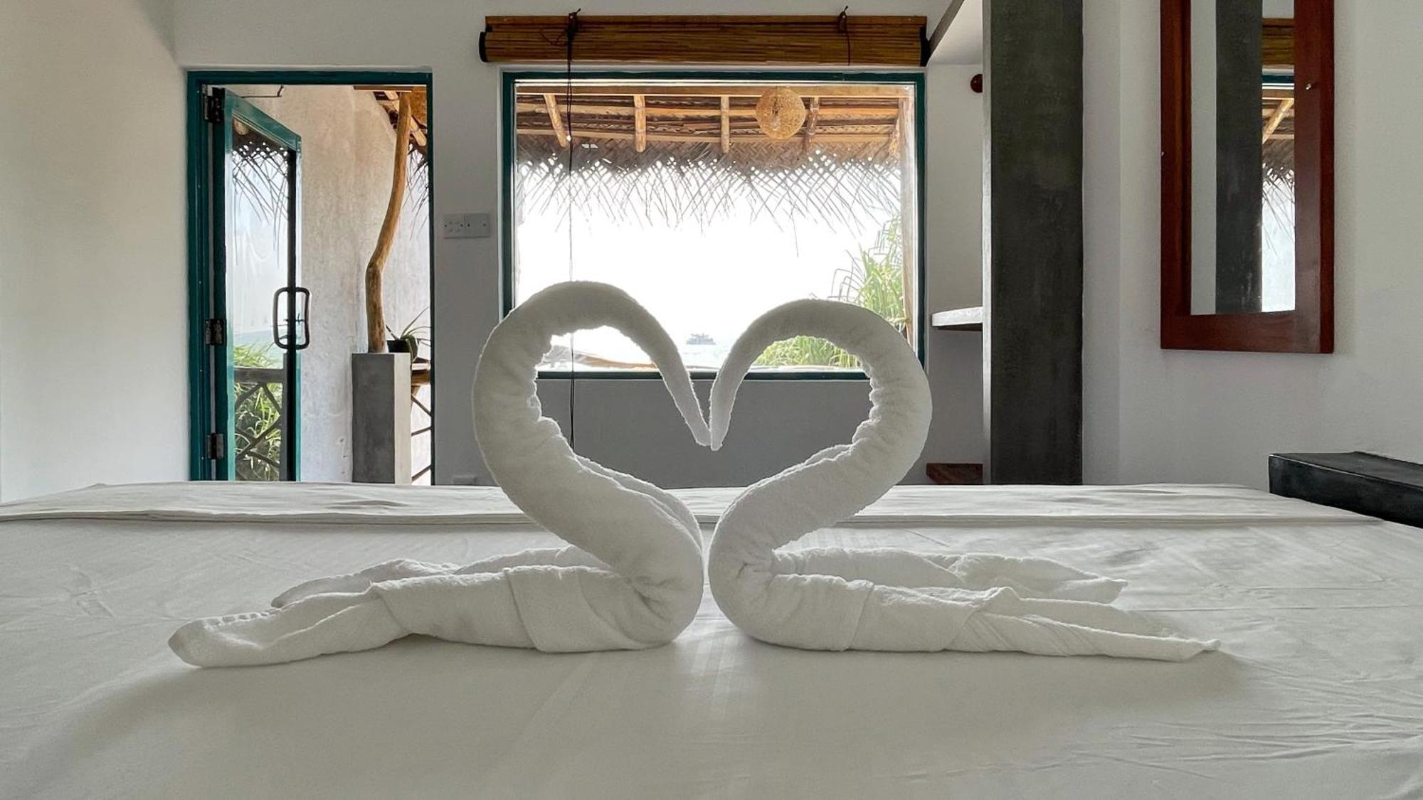 Heimathafen Hikka Apartment Hikkaduwa Ngoại thất bức ảnh