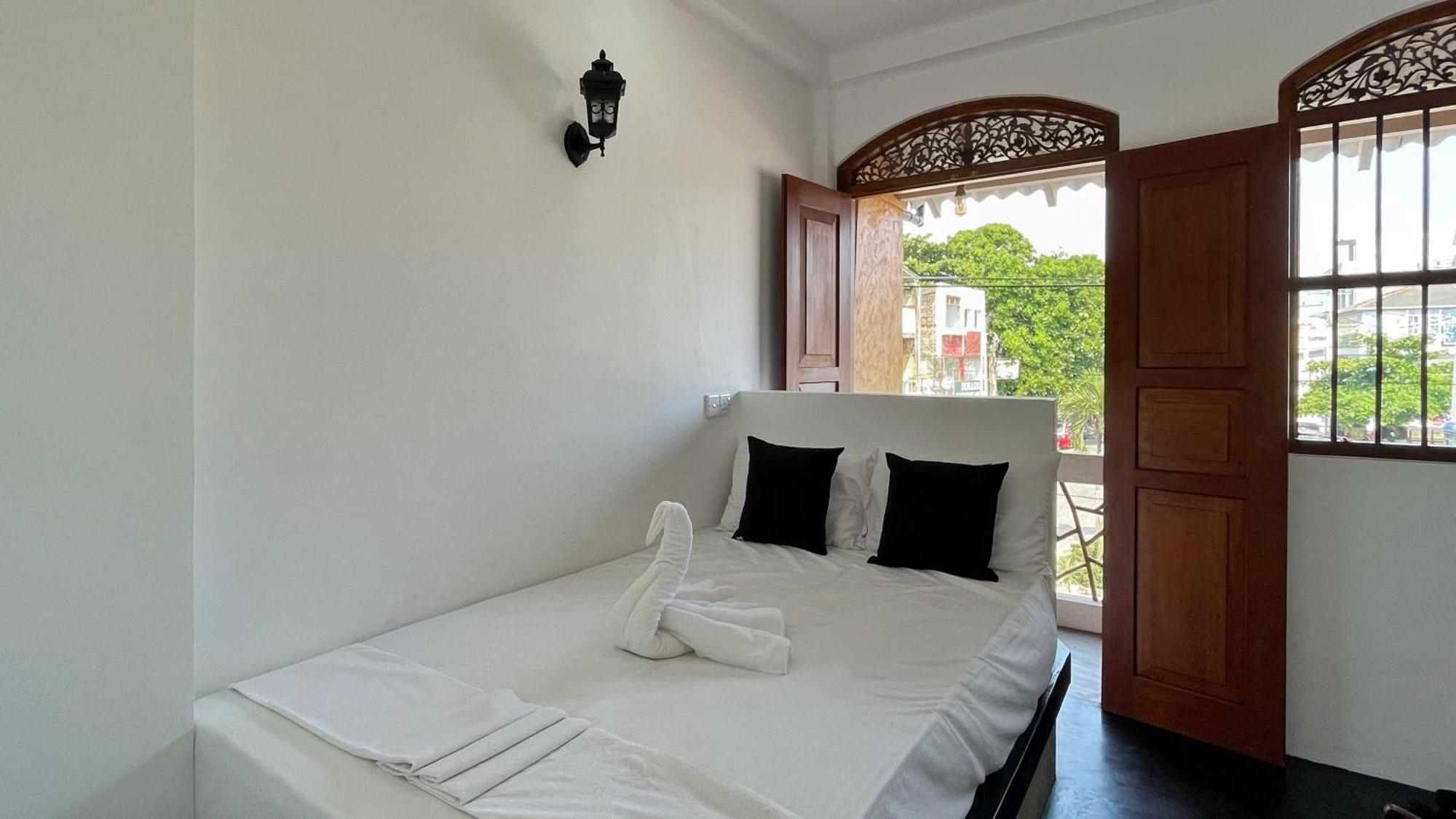 Heimathafen Hikka Apartment Hikkaduwa Ngoại thất bức ảnh