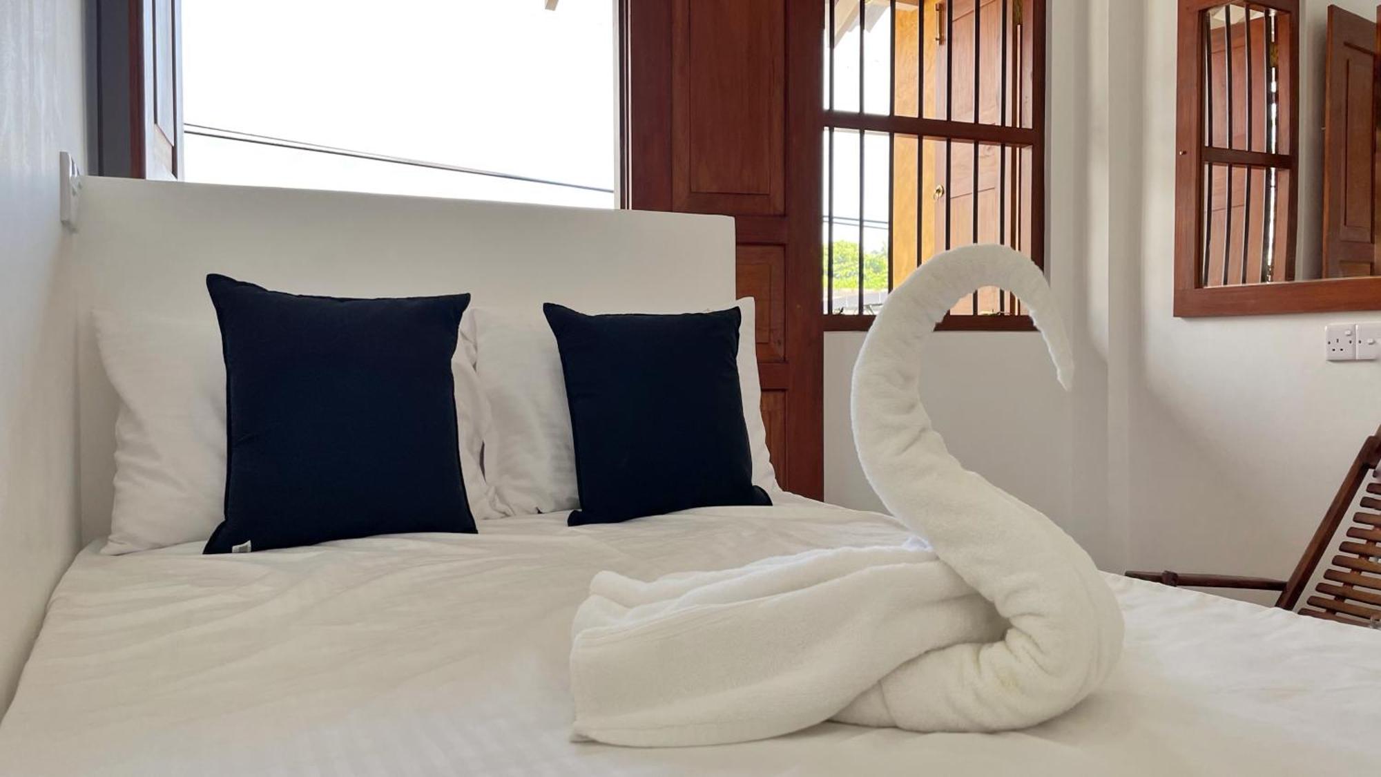 Heimathafen Hikka Apartment Hikkaduwa Ngoại thất bức ảnh