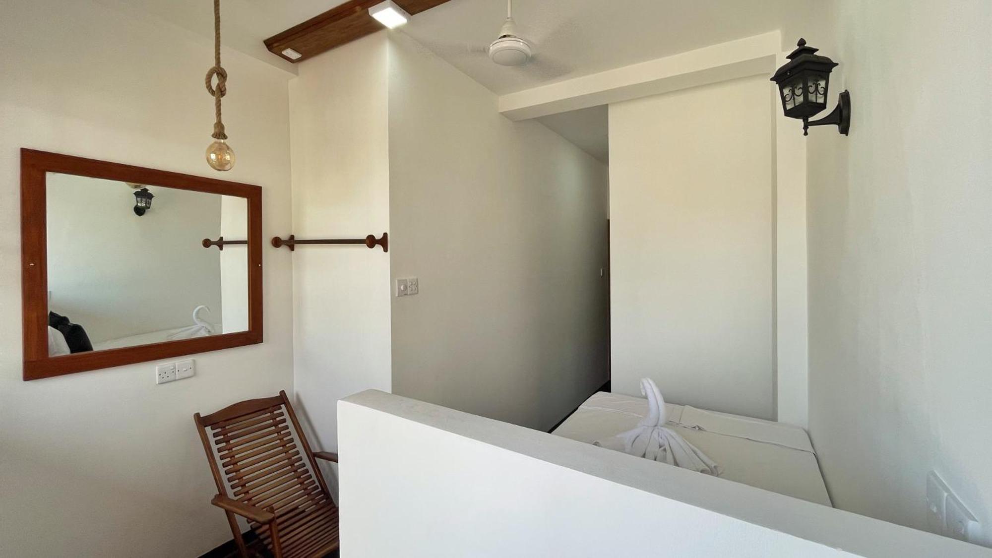 Heimathafen Hikka Apartment Hikkaduwa Ngoại thất bức ảnh