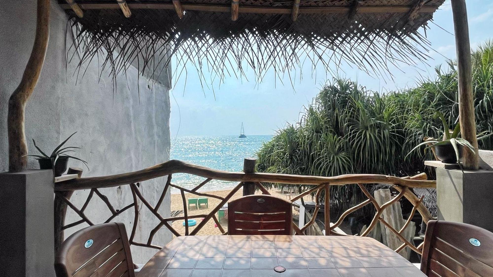 Heimathafen Hikka Apartment Hikkaduwa Ngoại thất bức ảnh